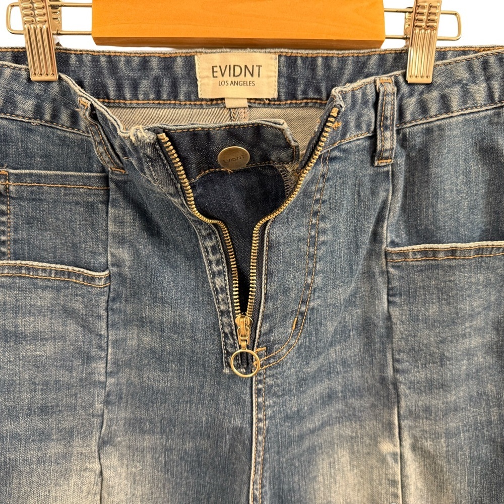 Women's Straight Leg Jeans - Blue - Picture 4 of 9